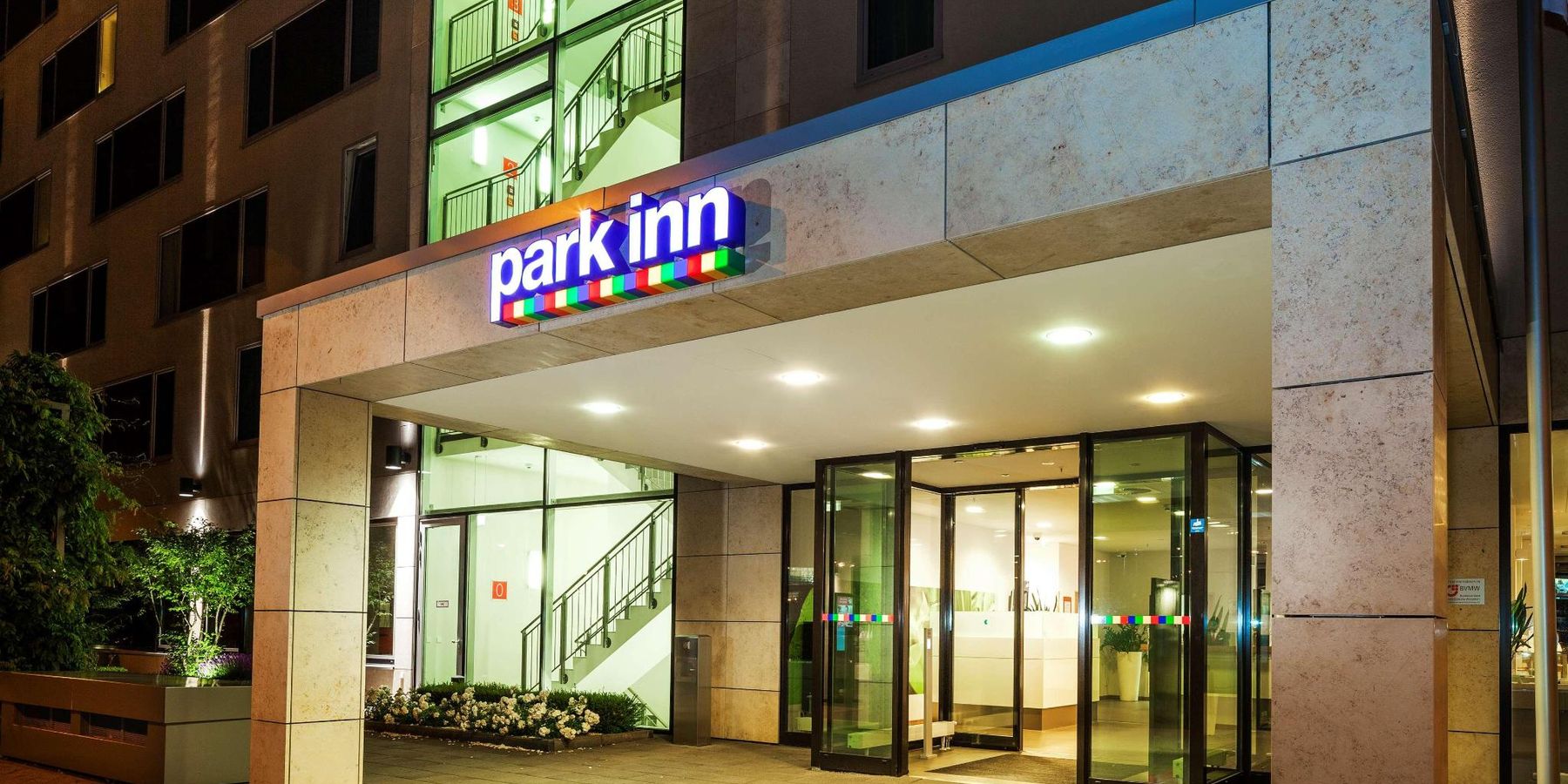 Hotel Park Inn by Radisson Frankfurt Airport - Reserva & Informaciones